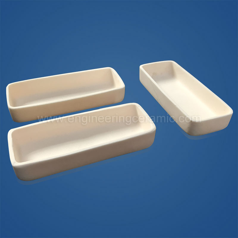 Dụng cụ thí nghiệm gốm Alumina: Liệu gốm sứ kỹ thuật có độ tinh khiết cao có thể thực sự vượt trội hơn kim loại trong môi trường nhiệt độ cao, ăn mòn?